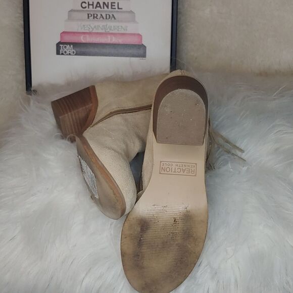 Beautiful suede Reaction Kenneth Cole real leather suede bootie 2 inch heel - Picture 4 of 7